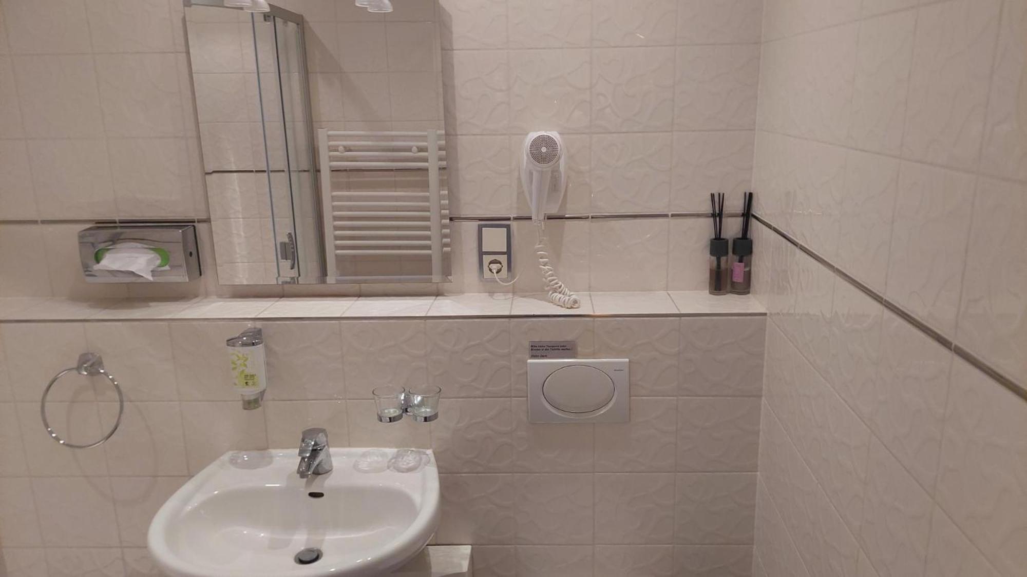 Die Villa, Zimmer 17, Dz Leverkusen Extérieur photo
