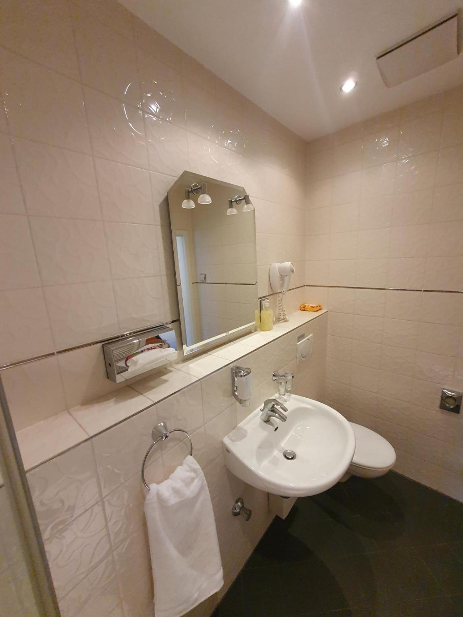 Die Villa, Zimmer 17, Dz Leverkusen Extérieur photo